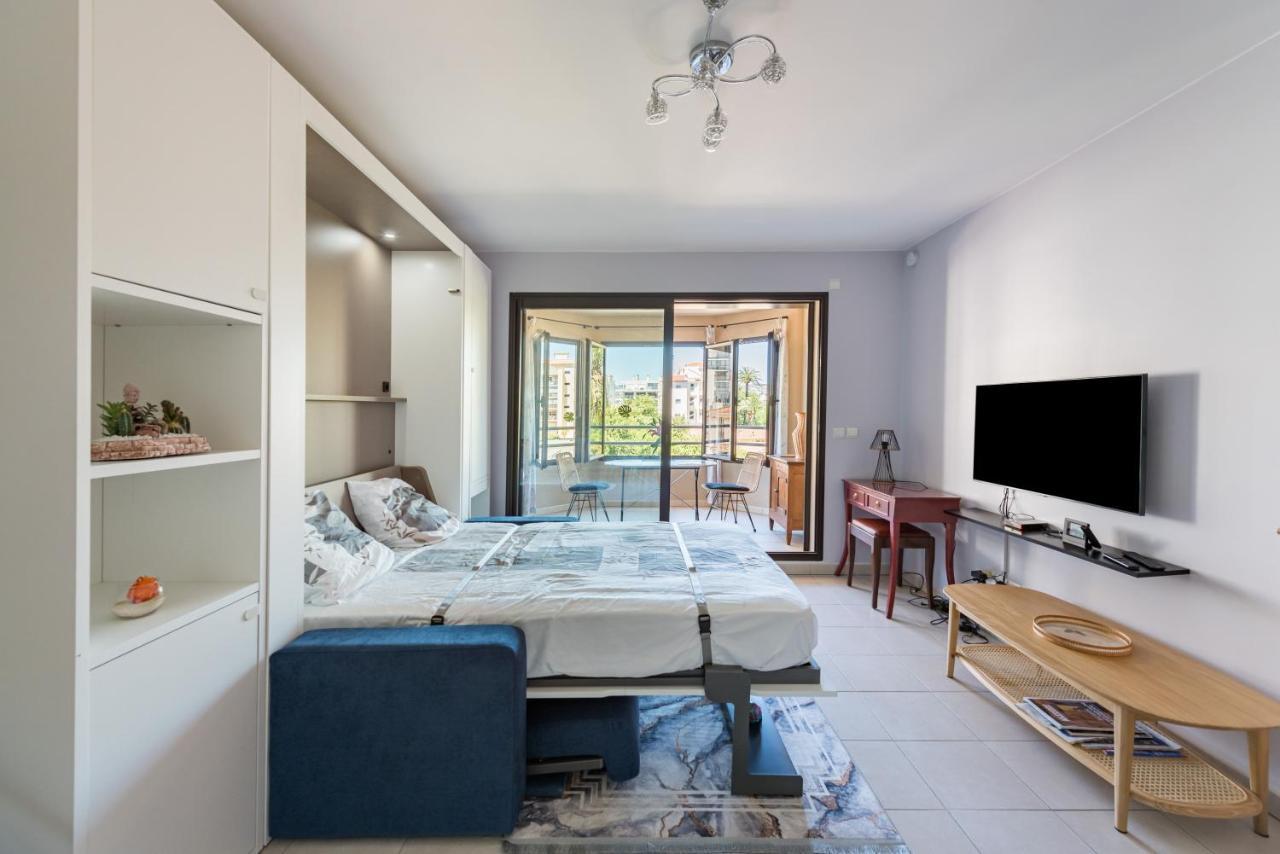 Beau Veranda A Deux Pas De La - Parking Inclus Juan-les-Pins