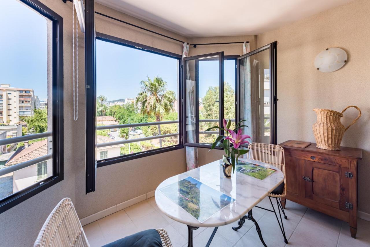 Beau Veranda A Deux Pas De La - Parking Inclus Apartment Juan-les-Pins